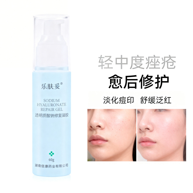 严格还原参考图中的乐肤妥透明质酸钠修复凝胶产品，完全保留包装设计、颜色、LOGO位置、所有文字内容、图案元素，保持产品真实磨砂质感。画面为1:1，产品摆放于画面左侧，右侧放置淡粉色痘痘肌修护前后对比示预览效果