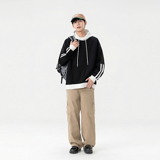 将图片变得清晰一些，保持原有内容和构图不变