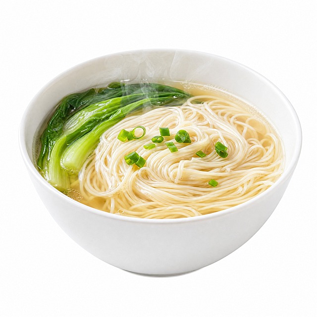 清汤面，一碗清汤挂面，面条细滑劲道，汤色清亮，配有青菜和少许葱花，简单朴素，盛在白色汤碗中，热气腾腾，纯白色背景，美食摄影，高清细节，png格式，主体居中