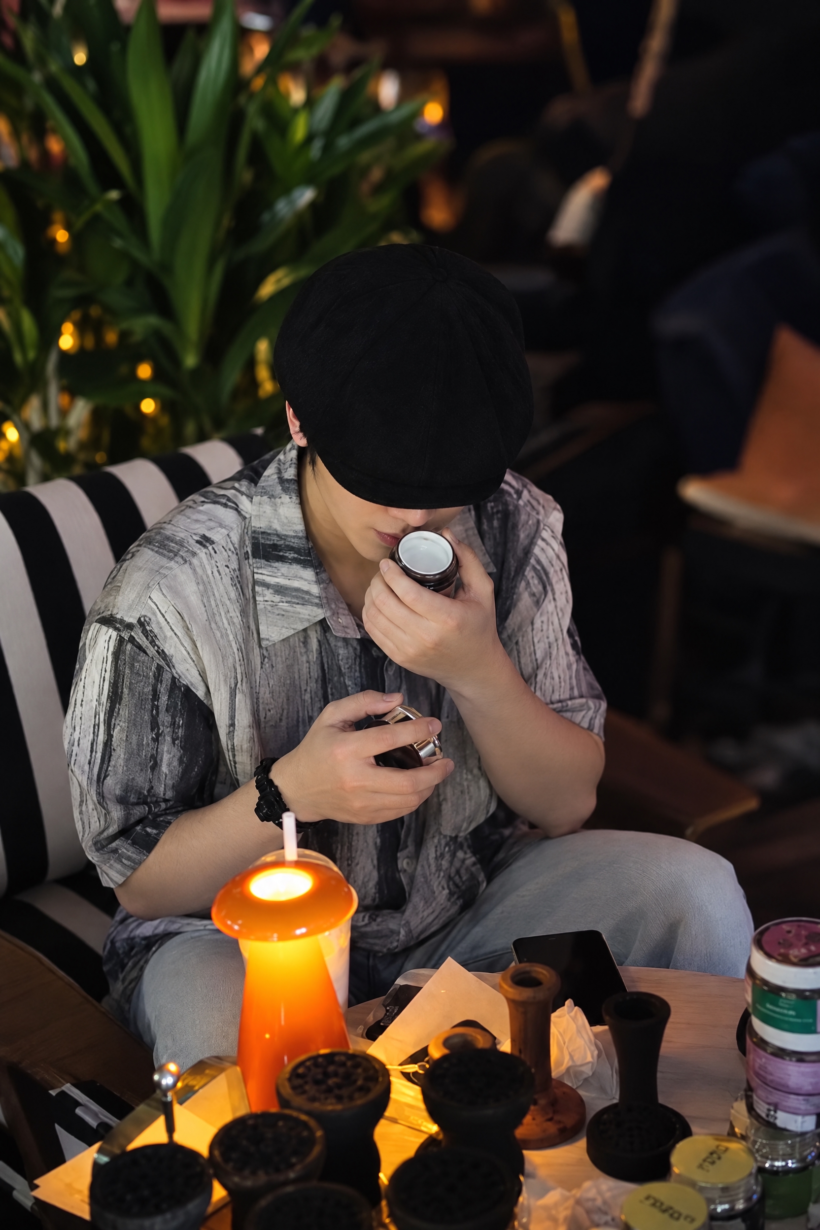 提升整体画质，去除噪点，增强精修质感，保留真实自然的写实质感，… - 图片创意预览