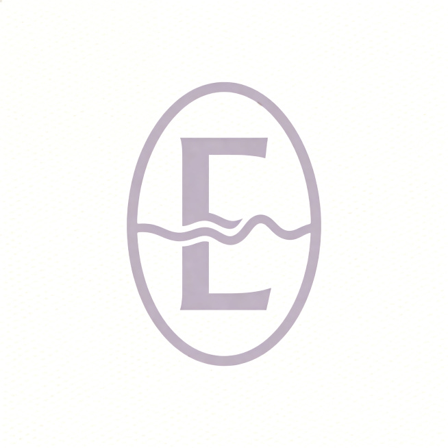 字母标Logo设计，竖立柔和水滴形椭圆轮廓，极浅薰衣草灰色，椭圆内部负空间呈现抽象大写字母E，E由三条横向流畅波浪线构成，线条有细微起伏，兼具心电图与花瓣质感，整体线条柔和带手绘感，内部留白，米白色背预览效果