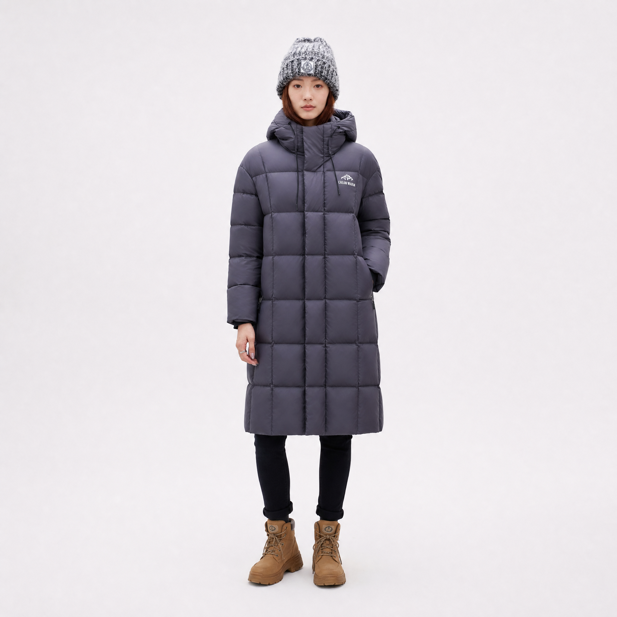 保留原图女生模特、人物姿势、穿搭完全不变，不改变人物五官发型动… - 图片创意预览