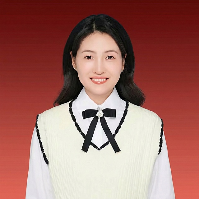 渐变蓝底换成渐变红底，色值约为#531311至#D9574E