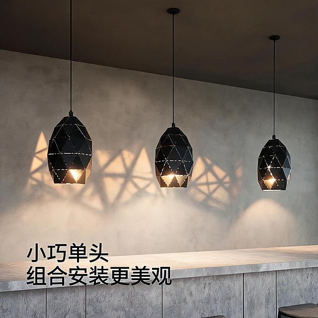 「图片1」「图片1」，生成电商主图（8张），商品名称是圆球吊灯，卖点是几何钻石镂空造型：多边切面铁艺网格结构，灯光透过缝隙形成光影肌理，氛围感强，工业风艺术感突出
黑白双色可选：哑光黑沉稳复古、纯白简约清爽，适配不同家装配色
内外双层烤漆工艺：内壁金色反光增亮，外部防锈耐刮，久用不掉漆、不易生锈
二、结构实用卖点
吊线长度可自由调节：适配不同层高，餐厅、吧台、岛台高低安装灵活
E27 通用灯头：兼容 LED 灯泡、钨丝灯泡，更换光源简单，采购适配性强
加厚铁艺材质：一体成型框架，坚固不易变形，承重稳固，安装不易晃动
小巧单头尺寸：不压空间，单头、多头组合安装都美观
三、风格 & 场景卖点
风格百搭：北欧风、工业风、复古风、loft、轻奢风都适配
多场景适用：餐厅餐桌、吧台、收银台、过道玄关、奶茶店、咖啡馆、床头小吊、书房局部照明
装饰 + 照明两用：基础照明同时兼具软装装饰效果，小店、家装软装性价比高，适配淘宝/天猫平台，主图比例为1:1严格控制商品主体外观、颜色等等不变