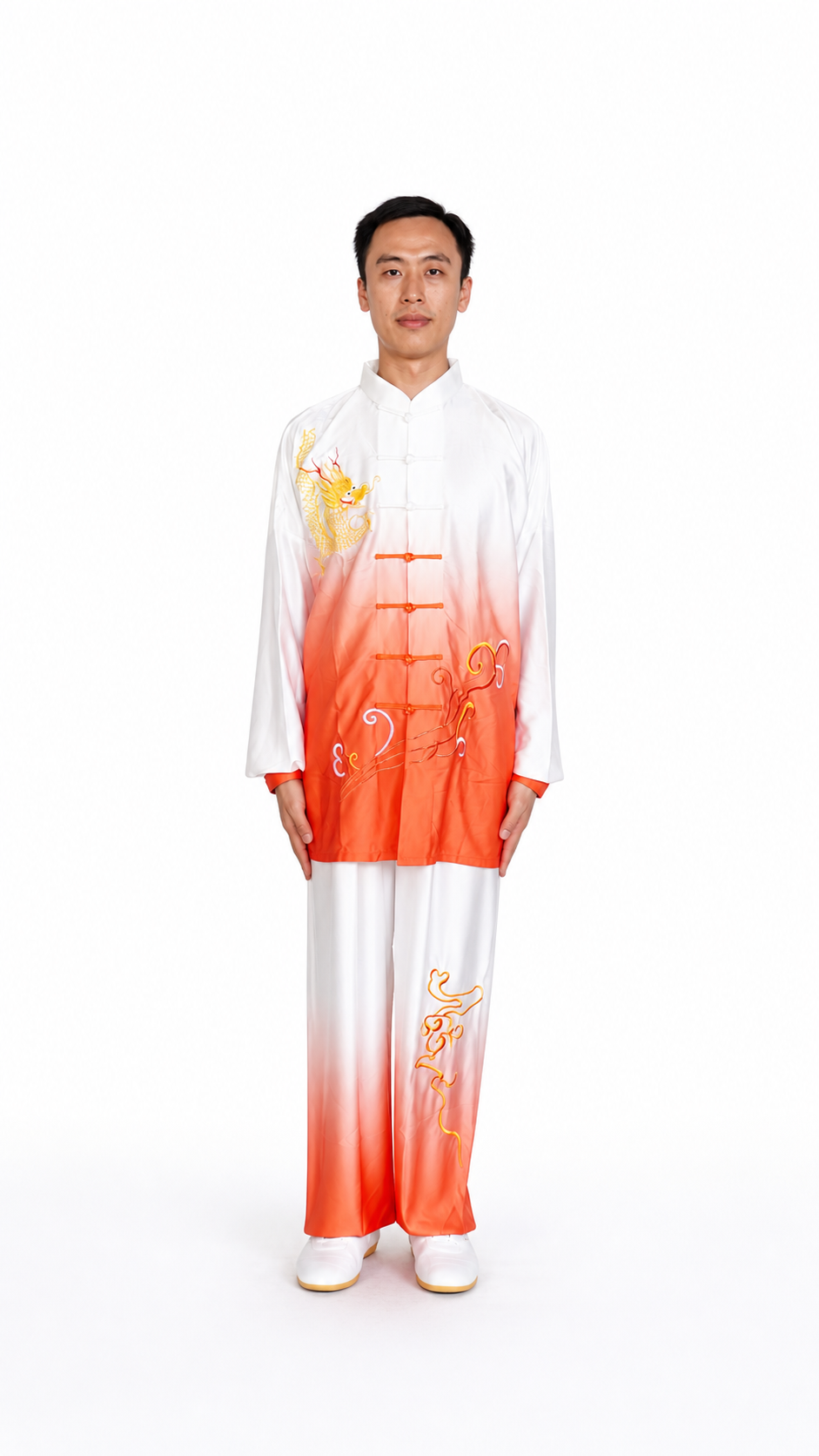 将背景替换为纯白色，保留人物和服装完整，服装精修，智能平整皱褶… - 图片创意预览