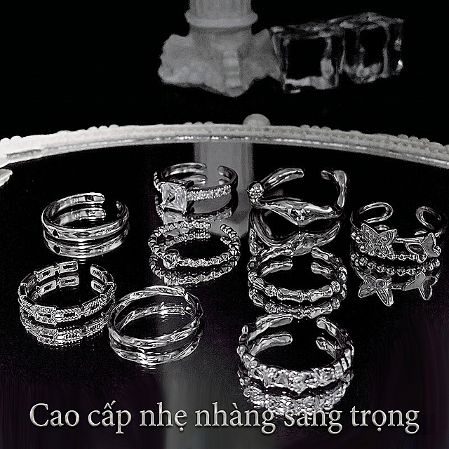 在图片添加文字“Cao cấp nhẹ nhàng sang trọng”，保持原图内容、风格不变，文字设计简约精致，和银色戒指搭配协调