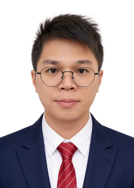 保留第一张图中人物发型,脸型,年龄特征生成标准样式纯正面证件照;人物主体严格居中,头部大小与位置、构图比例严格对齐参考图第二张,双肩水平平衡,面部中轴线对齐画面中心,正视前方;标准证件照构图,人物绝对预览效果