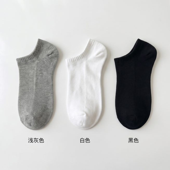 [主图-5] 三色袜子白底平铺展示图。
[氛围风格] 标准干净商品展示风。
[画质] 商业摄影质感，光线均匀通透，产品轮廓清晰，画面干净高级。
[元素] 浅灰色、白色、黑色三色短袜整齐水平排列在纯白背预览效果