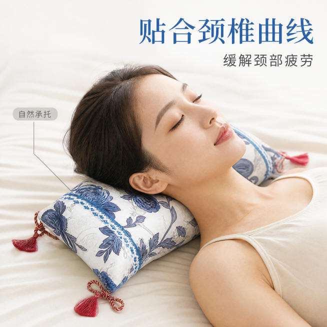 [主图-3] 苦荞枕贴合曲线缓解颈椎疲劳功能展示图。
[氛围风格] 家居治愈风，真实舒适体验感；
[画质] 商业摄影质感、光线柔和通透、产品清晰真实、画面干净高级。
[元素] 展示苦荞枕放置在人体模型预览效果