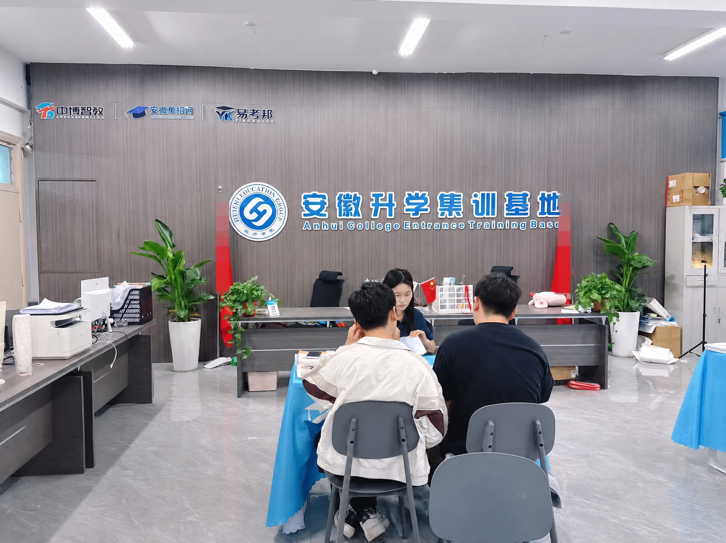 移除图片左下角和右下角的所有文字水印和logo水印，修复被水印… - 图片创意预览