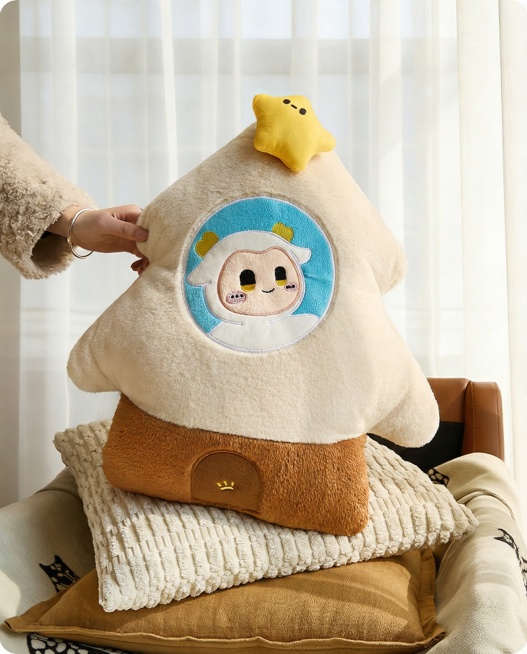 让玩偶的毛绒变平顺，整体变新，商业拍摄氛围，背景不变预览效果