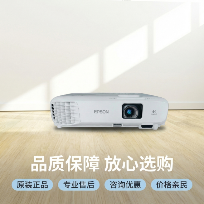将投影仪图片的原深色背景替换为用户提供的第二张图片的明亮室内木纹地面白墙背景，保持投影仪本身外观、文字内容和位置完全不变，光影自然融合，整体为1:1尺寸，风格简约高级预览效果