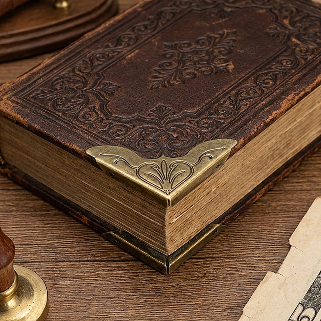 运用图中书角 生成一本书 书角用图中产品