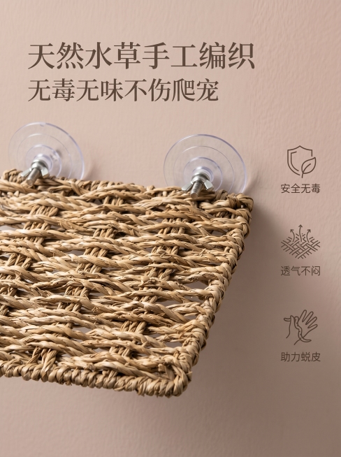 严格还原上传产品参考图，精准复刻包装设计、产品配色、LOGO 位置及比例、文字内容及字体、图案元素及细节，无任何偏差，色彩无失真；产品与画面中其他物体（道具、手持模型、场景元素等）的比例遵循真实物理空预览效果