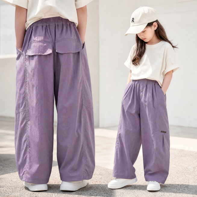 夏日日系街拍，女童模特穿着奶白宽松短袖T恤和香芋紫工装阔腿裤，裤子要体现夏天轻薄的质感，搭配小白鞋，整体风格干净清爽，低饱和色调，高清无水印，淘宝电商主图，1:1比例，近景展示裤子口袋细节预览效果
