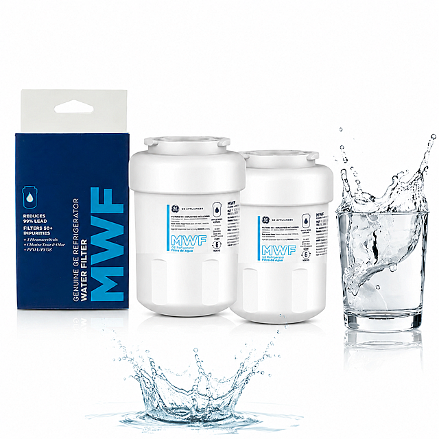 Tomar la primera imagen que contiene el filtro de agua MWF y el vaso con agua, agregar la corona de salpicadura de agua de la segunda imagen en el área vacía de la parte inferior, asegurarse de que el fondo blanco no esté bloqueado por la salpicadura, integrar naturalmente la corona de salpicadura en el diseño, el producto y el fondo original permanecen intactos, efecto realista