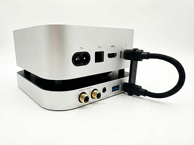 这是一个音频解码器USB链接MAC主机，将背景更改为白色底，保持产品不变