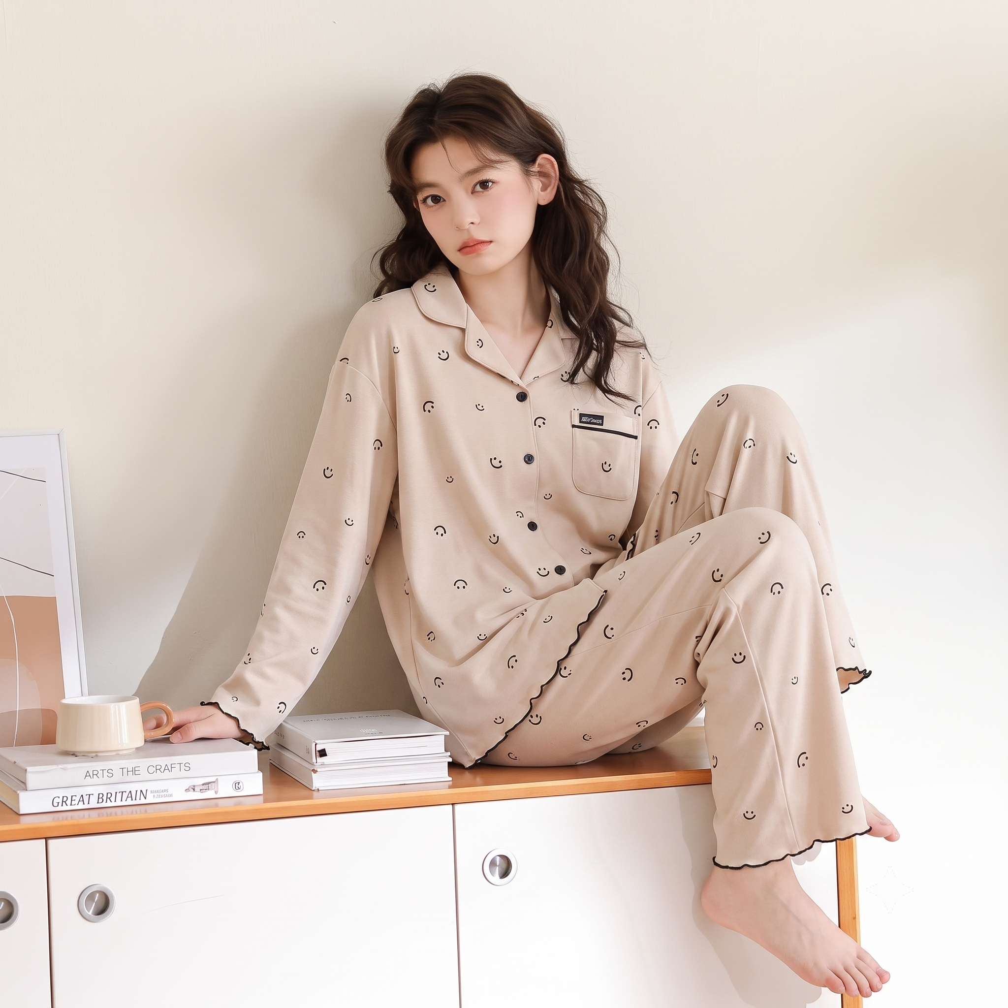 请将参考图 1 的【女士家居服套装】1:1 还原其款式、颜色、… - 图片创意预览
