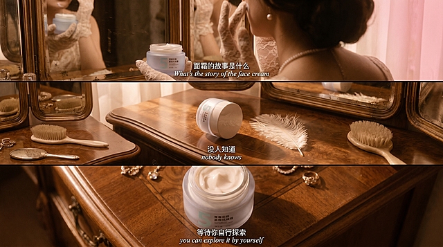 生成横向三宫格艺术感写真图，整体为复古文艺风格，场景为复古梳妆台，色调为焦糖棕与柔粉渐变，台面上摆放镜子。画面主体为用户提供的面霜。第一张（最上面）是近景，面霜置于梳妆台背影角度，有人物在擦面霜，添加中英字幕"面霜的故事是什么 What's the story of the face cream"；第二张（中间）是中景，面霜侧身摆放，旁边搭配一片羽毛，添加中英字幕"没人知道 nobody knows"；第三张（下面）是特写，俯拍面霜，呈现高级质感，添加中英字幕"等待你自行探索  you can explore it by yourself"；整体突出色彩表达与自我风格。