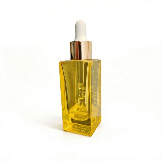 Keep the product appearance exactly the same as the original image. The product is a square glass bo预览效果