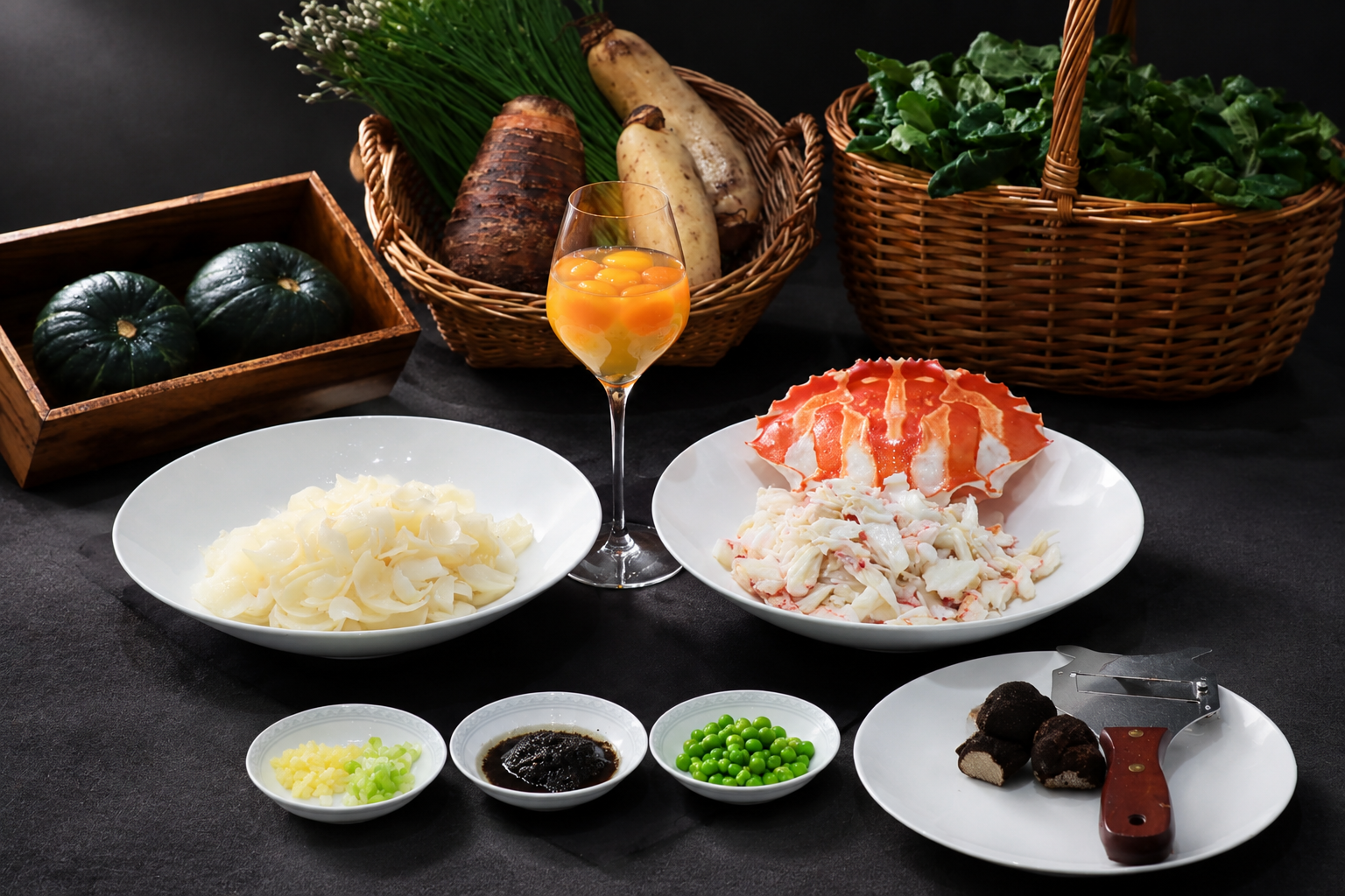 基于这张高端食材摆盘照片（蟹肉、百合、松露、蔬菜篮、高脚杯蛋黄… - 图片创意预览