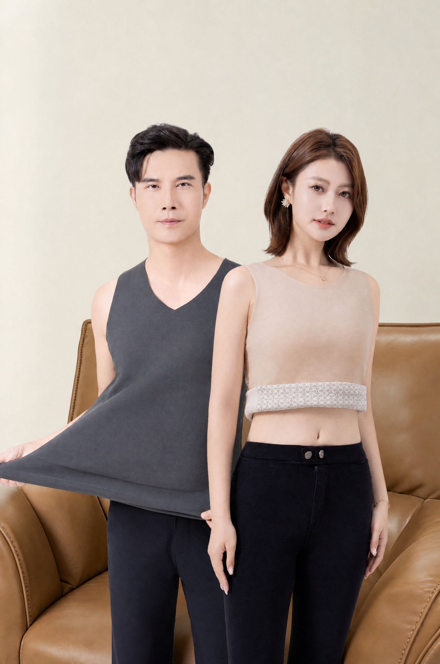 将图中两位人物与背景进行自然融合处理，保持人物的外貌、服装、姿… - 图片创意预览