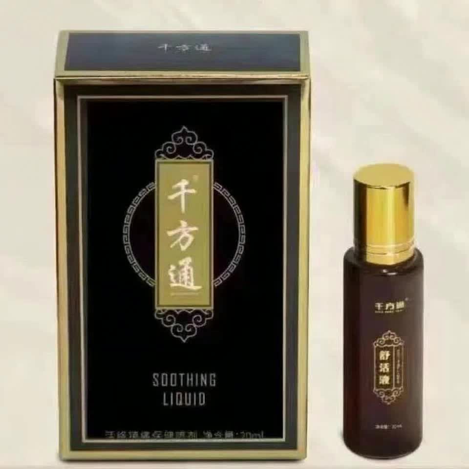 主体置于奢华梳妆台上，镜头有节奏的对口红进行环绕，有一只戴着黑… - 视频创意预览