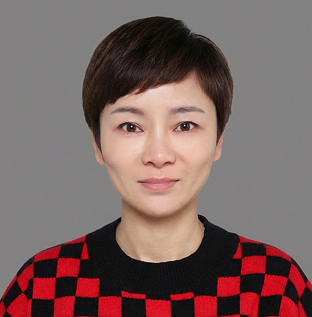 将图片底色修改成中灰色，人物不变