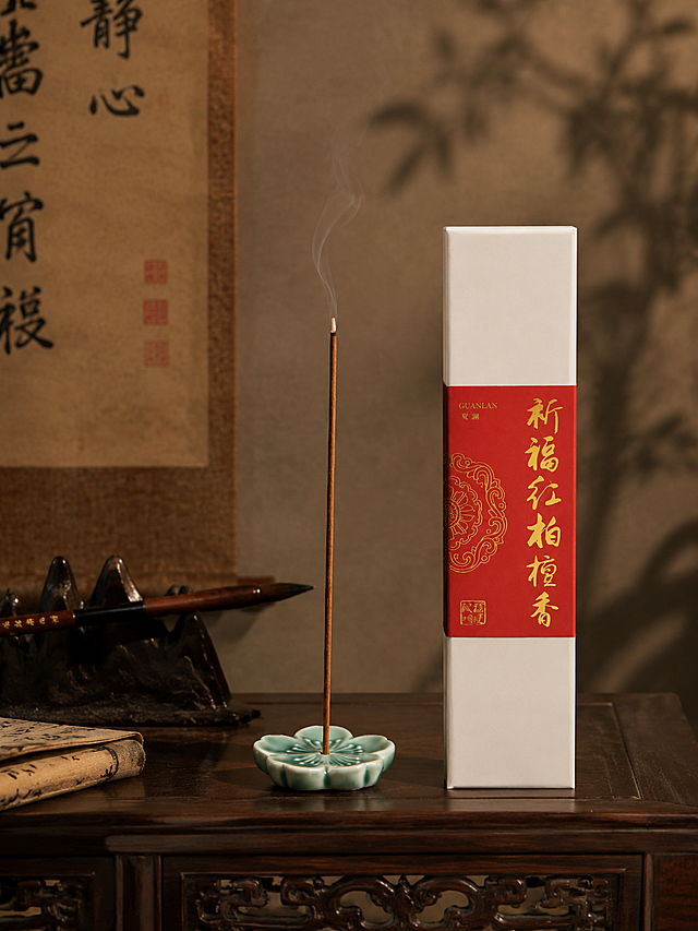 祈福红柏檀香线香礼盒与点燃的香薰，保持产品不变形，产品标贴文字不变，搭配中式复古案几和古朴书法摆件，古风氛围感电商主图