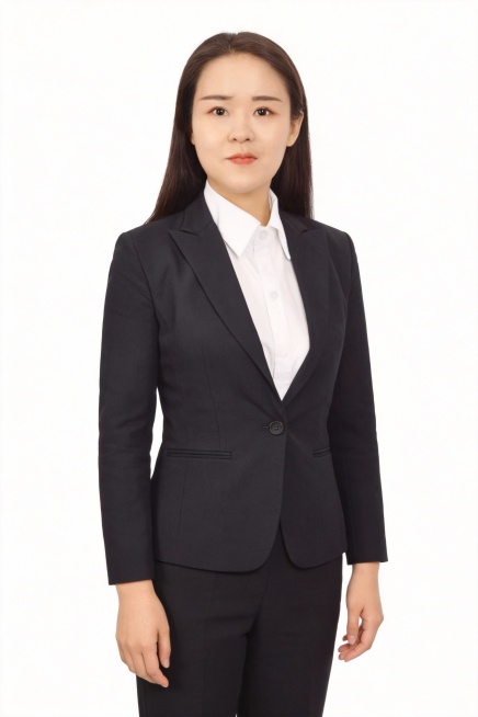美化人物形象，根据人物面部特征生成职业风格全身照，人物双臂自然下垂预览效果