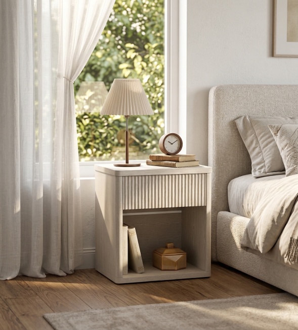 8K超高清写实摄影，斜45度侧面透视摆放，床头柜在画面中心位置，放置在窗边，自然光线照射产生明暗对比，体现波浪纹凹凸起伏的立体感，顶部和底部储物空间放置装饰品和家居用品，旁边是高级软包床，左侧有白色纱预览效果