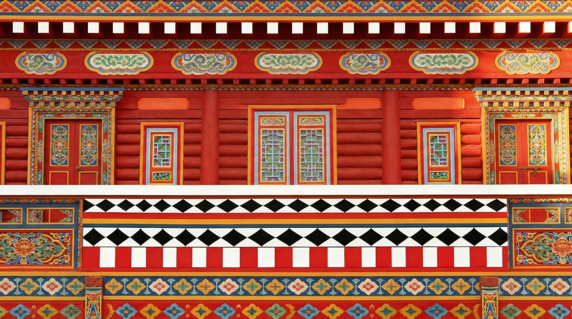对这张藏式传统建筑外立面图片进行扩图，保持原有红色木构建筑、彩色雕花窗棂、黑白菱形装饰纹样的风格统一，扩展为16:9比例，画面自然衔接真实预览效果