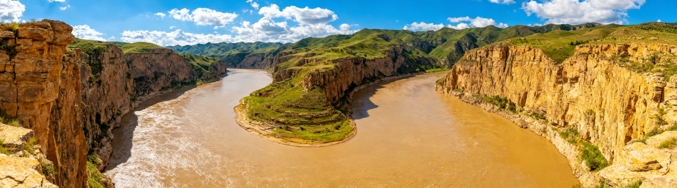 呼和浩特老牛湾黄河大峡谷旅游区实景照片，写实风格，高清真实场景预览效果