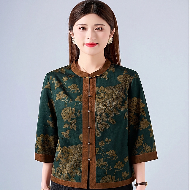 将图一衣服的整体颜色调整为接近图二中衣服的墨绿色调，保留图一衣服原有的全部花纹和细节，保留模特和背景不变