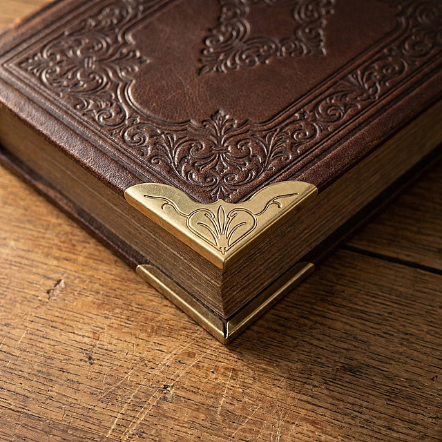 运用图中书角 生成一本书 书角用图中产品