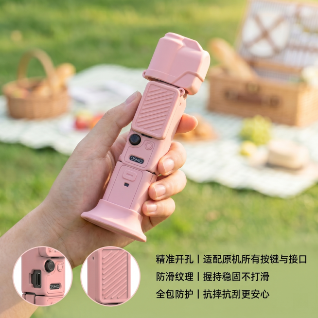 将原图中手持的粉色硅胶套+相机替换为新提供的纯粉色硅胶套（无手、白底），保持手部握持姿态、背景野餐场景、右下角文案及左下角两个微距特写图完全不变。
新硅胶套需精准匹配原握持角度与透视：顶部镜头盖、侧面预览效果