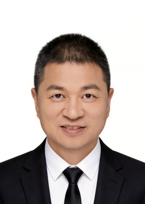 保留第一张图中人物发型,脸型,年龄特征生成标准样式纯正面证件照;人物主体严格居中,头部大小与位置严格对齐第二张图,双肩水平平衡,面部中轴线对齐画面中心,正视前方;标准证件照构图,人物绝对居中;头顶上方预览效果