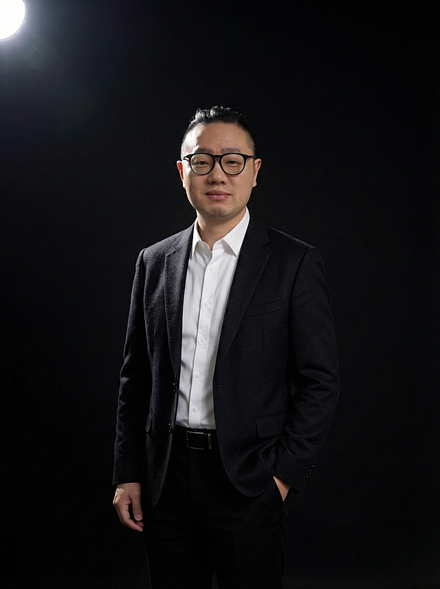 背景改成黑色，左上方灯光打下来