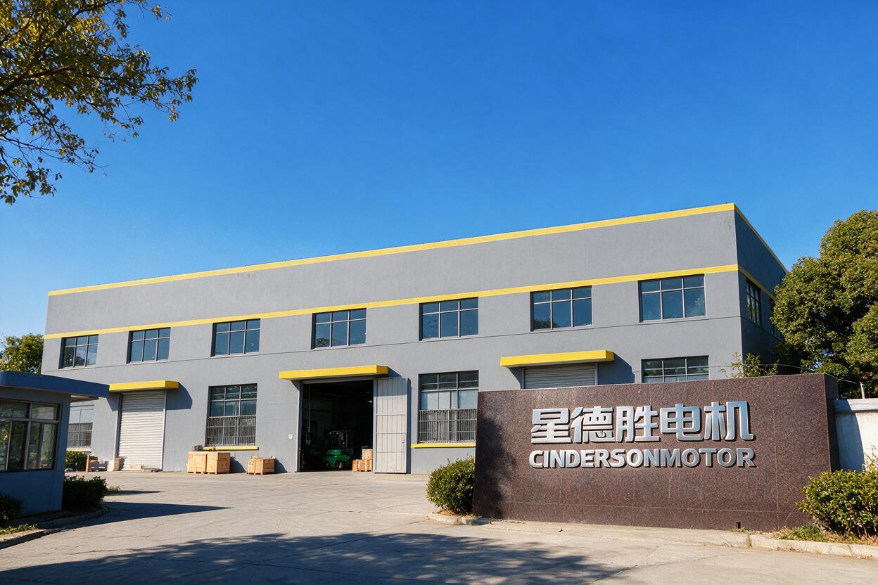参考第一张图的高端商务建筑摄影风格，将这张厂房大门照片重绘为相… - 图片创意预览