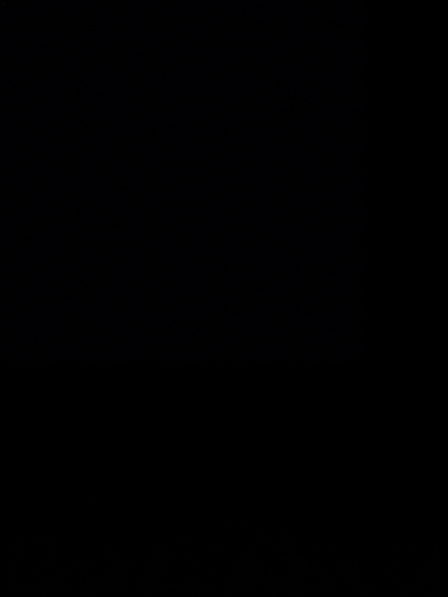 纯黑色背景，纯色简洁无其他元素