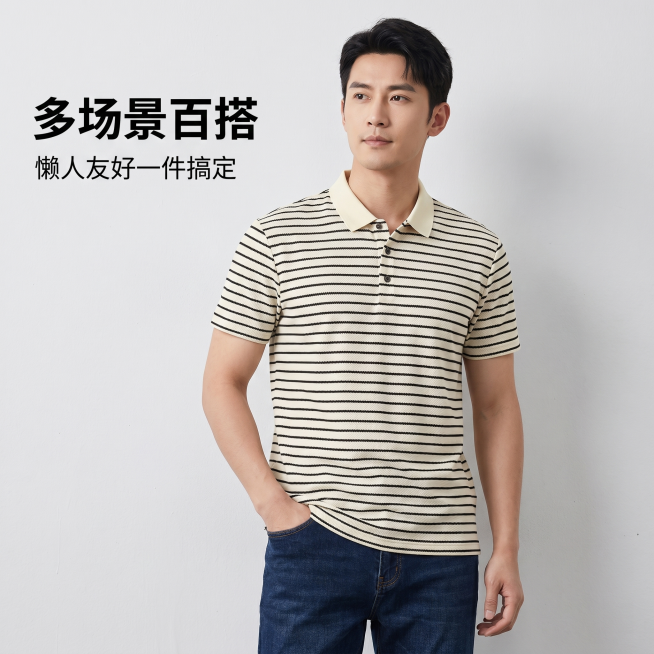 [主图-1] 男士黑白条纹POLO衫模特穿搭首图，氛围风格为高级松弛感，日常休闲商务风格，画质为商业摄影质感、光线柔和通透、产品清晰真实、画面干净高级。元素：30岁左右亚洲男士模特，身材匀称，穿着米白预览效果