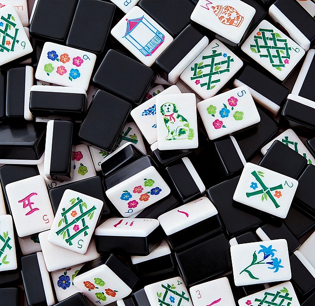 将图中的橘色替换为黑色，其他元素保持不变