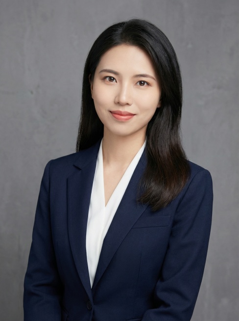 根据面部特征生成职业风格照片预览效果