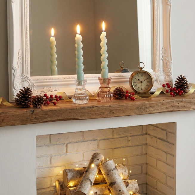 用这6张白底图产品，创作出一组10张的统一风格色调的亚马逊场景主图，白底图中的产品要一比一百分百精准还原保持不变，与图片中的物品比例要协调，而且每个蜡烛都要点亮，每一张白底图都要生成一张不同场景主图，预览效果