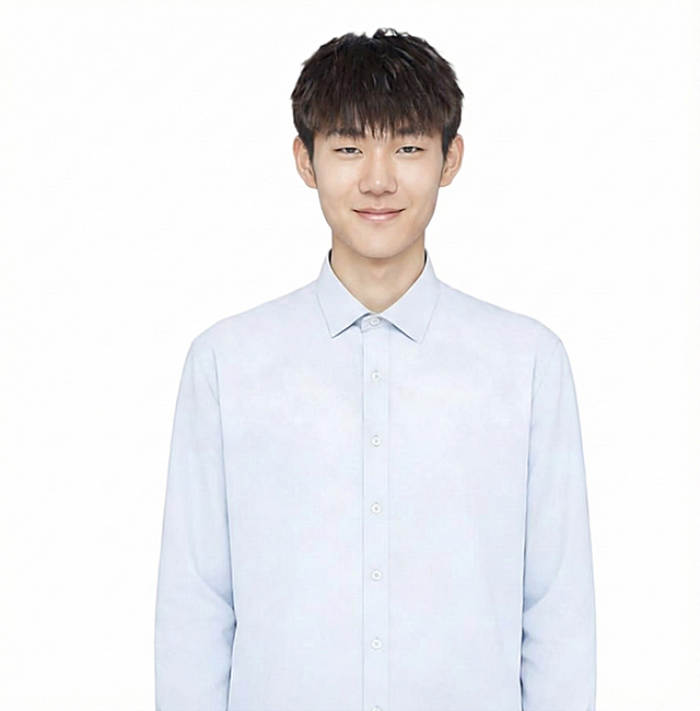 将人物面部变的白一点，不要改动太大，表情微笑，其他不变