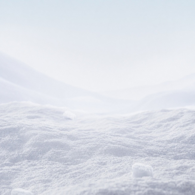 去除画面中的耳机和文字，保留原有雪地浅色系背景，保持背景风格和纹理不变预览效果