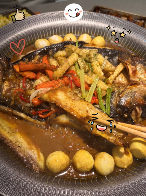 为这道美食图片添加几个可爱、简约的手绘表情贴纸，保持原有菜品清晰不变，调整图片比例为3:4，适配小红书风格，画质清晰预览效果