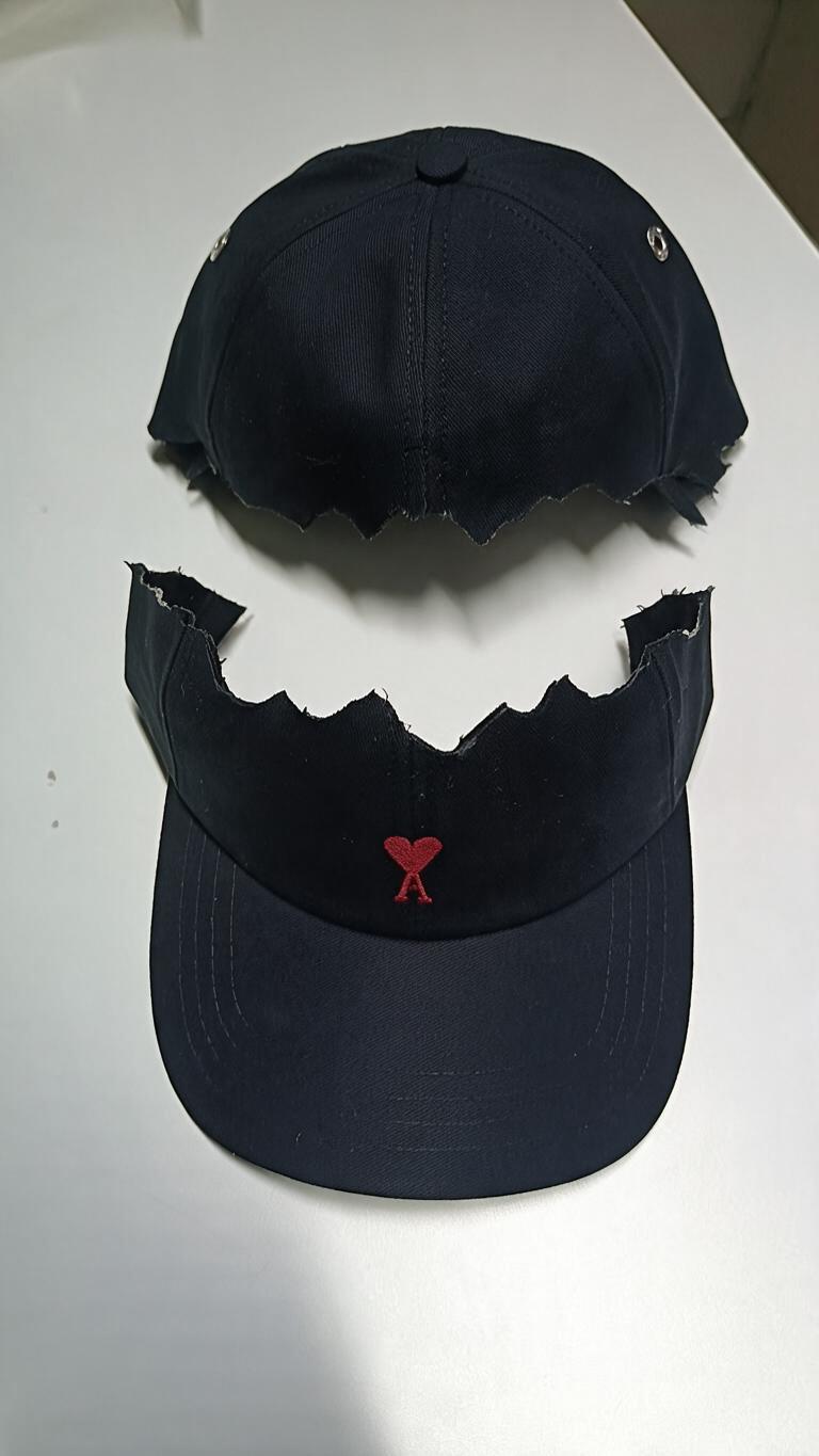 A black six-panel baseball cap… - 图片创意预览