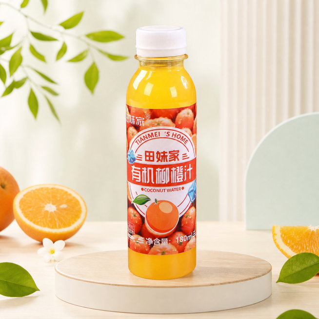 将图片背景更换为简约小清新电商展示台美食背景，保持果汁产品主体不变，保持1:1的比例不变预览效果