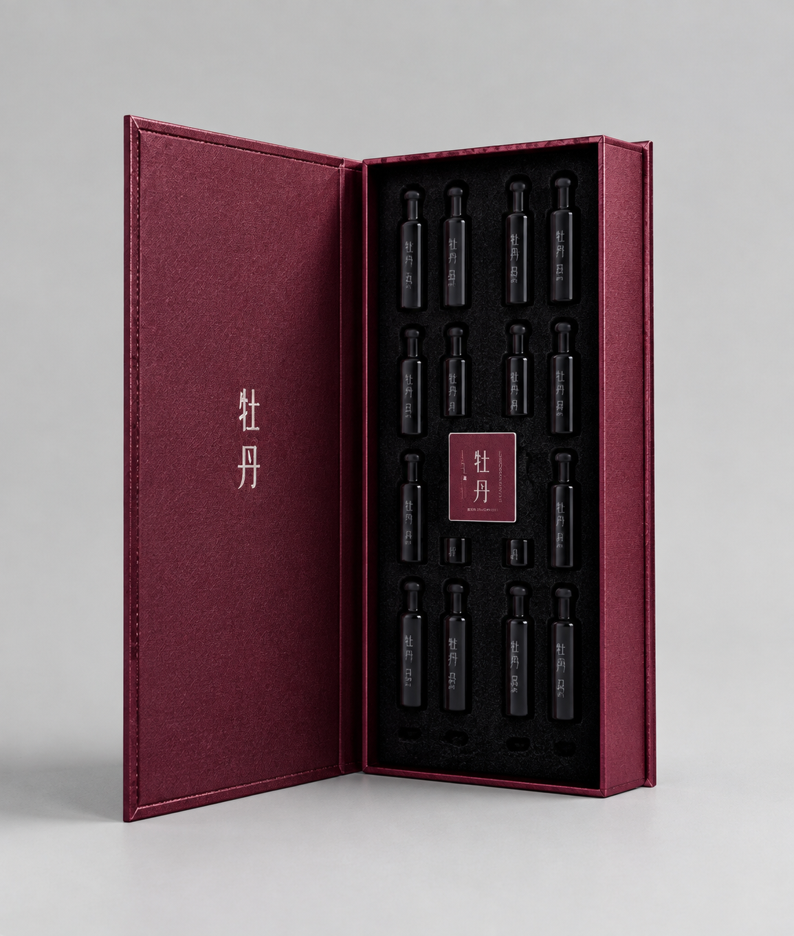 将这个酒红色礼盒改为竖向（竖式）展示，盒盖从左侧打开，盒盖与盒… - 图片创意预览